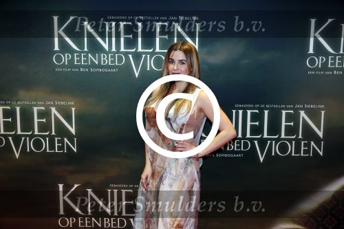 Amsterdam 22 februari 2016
Premiere Knielen op een Bed Violen in Tuschinski , Noortje Herlaar en partner Barry Atsma spelen de hoofdrol. Victoria Koblenko