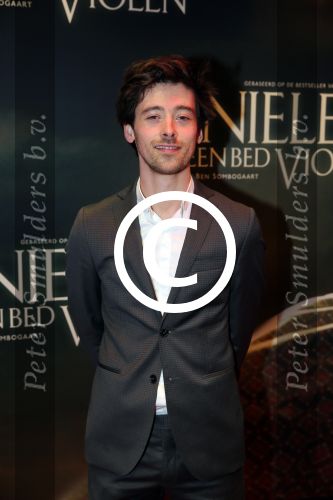 Amsterdam 22 februari 2016
Premiere Knielen op een Bed Violen in Tuschinski , Noortje Herlaar en partner Barry Atsma spelen de hoofdrol. Nils Verkooijen, Gaite Jansen, Willem Voogd