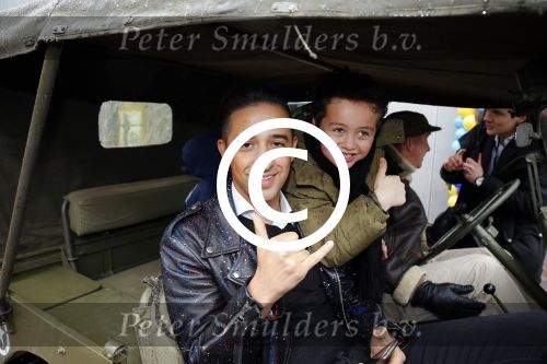Amsterdam 14 februari 2016
Premiere Robinson Crusoe in pathe arena. Yesser met zoon en zwangere vrouw
