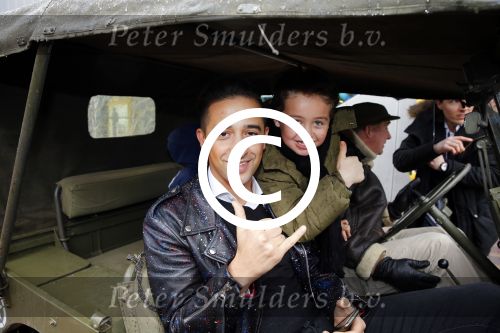Amsterdam 14 februari 2016
Premiere Robinson Crusoe in pathe arena. Yesser met zoon en zwangere vrouw