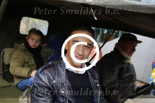 Amsterdam 14 februari 2016
Premiere Robinson Crusoe in pathe arena. Yesser met zoon en zwangere vrouw