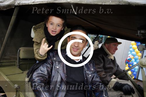 Amsterdam 14 februari 2016
Premiere Robinson Crusoe in pathe arena. Yesser met zoon en zwangere vrouw