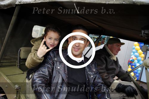 Amsterdam 14 februari 2016
Premiere Robinson Crusoe in pathe arena. Yesser met zoon en zwangere vrouw