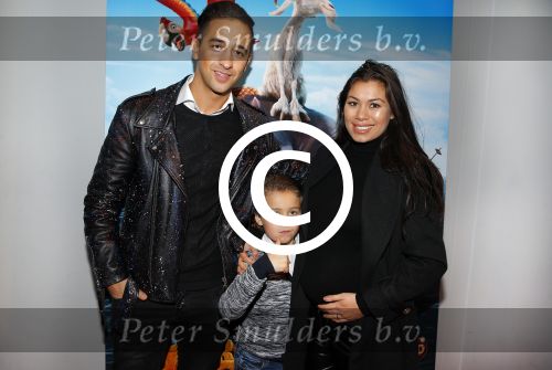 Amsterdam 14 februari 2016
Premiere Robinson Crusoe in pathe arena. Yesser met zoon en zwangere vrouw
