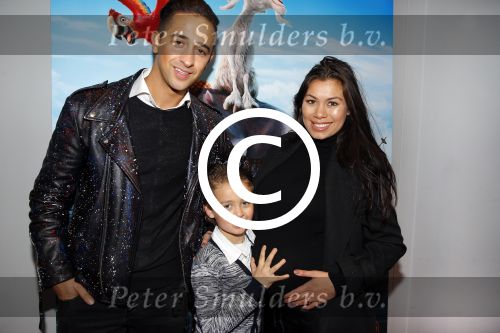 Amsterdam 14 februari 2016
Premiere Robinson Crusoe in pathe arena. Yesser met zoon en zwangere vrouw