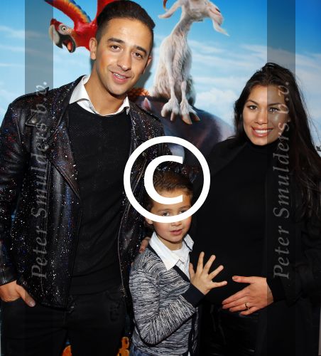 Amsterdam 14 februari 2016
Premiere Robinson Crusoe in pathe arena. Yesser met zoon en zwangere vrouw