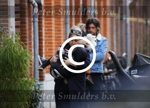 Amsterdam 5 maart 2016 
Zangerses Do Dominique v Hulst met haar man Mark en hun kinderen