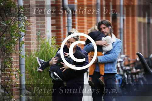 Amsterdam 5 maart 2016 
Zangerses Do Dominique v Hulst met haar man Mark en hun kinderen