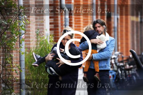 Amsterdam 5 maart 2016 
Zangerses Do Dominique v Hulst met haar man Mark en hun kinderen