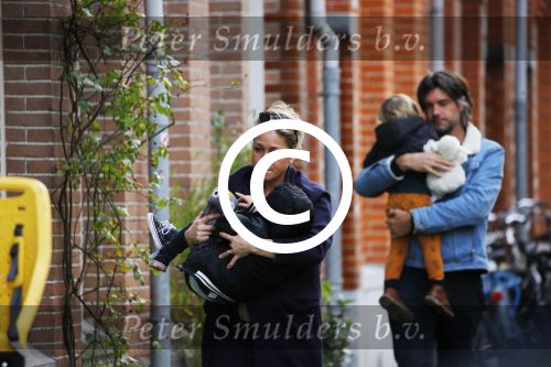 Amsterdam 5 maart 2016 
Zangerses Do Dominique v Hulst met haar man Mark en hun kinderen