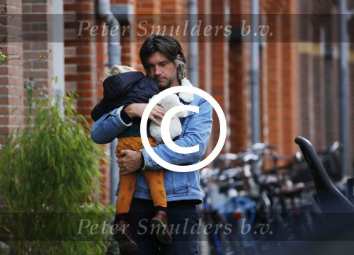 Amsterdam 5 maart 2016 
Zangerses Do Dominique v Hulst met haar man Mark en hun kinderen