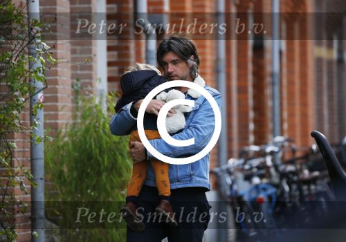 Amsterdam 5 maart 2016 
Zangerses Do Dominique v Hulst met haar man Mark en hun kinderen