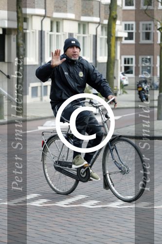 Amsterdam 3 februari 2017 
Oud bokser Alex Blanchard op de fiets