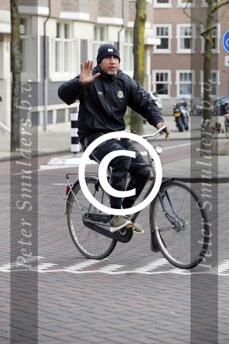 Amsterdam 3 februari 2017 
Oud bokser Alex Blanchard op de fiets