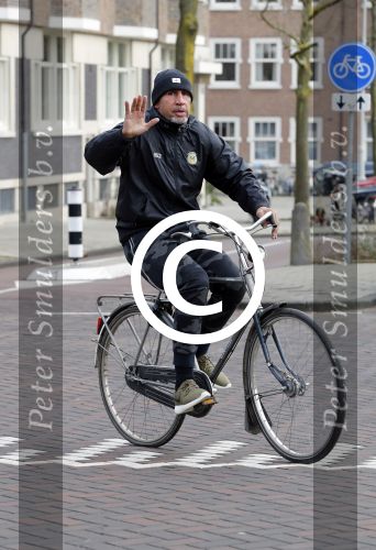 Amsterdam 3 februari 2017 
Oud bokser Alex Blanchard op de fiets