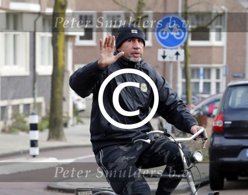 Amsterdam 3 februari 2017 
Oud bokser Alex Blanchard op de fiets