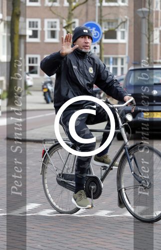 Amsterdam 3 februari 2017 
Oud bokser Alex Blanchard op de fiets