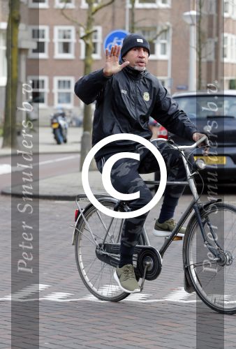 Amsterdam 3 februari 2017 
Oud bokser Alex Blanchard op de fiets