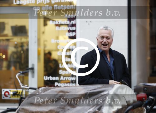 Amsterdam 8 februari 2017
Bram Moszkowicz op straat in amsterdam zuid
