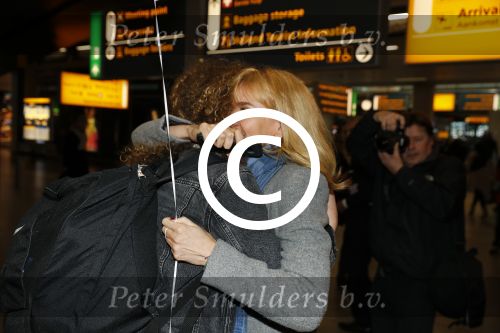 Schiphol 17 februari 2017
Daphne Deckers haalt haar dochter Emma op op schiphol . Emma komt een paar dagen over vanuit Los Angeles.