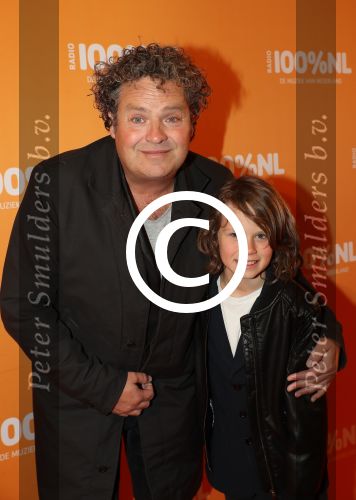 Uitgeest, 7 Februari 2017
Zevende editie van de 100% NL Awards in A9 Studios
Uitreiking 100% NL Awards.
Dirk Zeelenberg met oudste zoon Zoe Zeelenberg