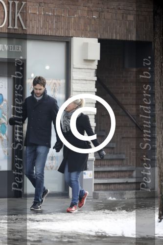 Amsterdam 12 februari 2017
Eva Jinek met haar vriend Dexter v d Voorn in amsterdam zuid.