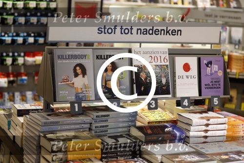 Amsterdam 12 februari 2017 
De beoken my killerbody 1 en Killerbody 2 van Fajah Lourens staan op 1 en 2 van best verkochte boeken bij de AKO winkel op beethovenstraat