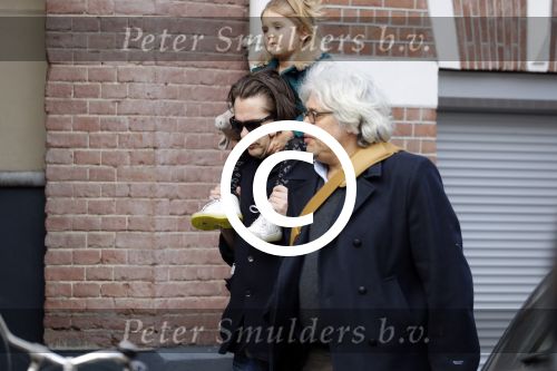 Amsterdam 15 december 2017
Hans Teeuwen en zijn vriendin Eva met  dochter Nika.