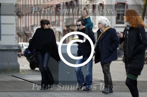 Amsterdam 15 december 2017
Hans Teeuwen en zijn vriendin Eva met  dochter Nika.