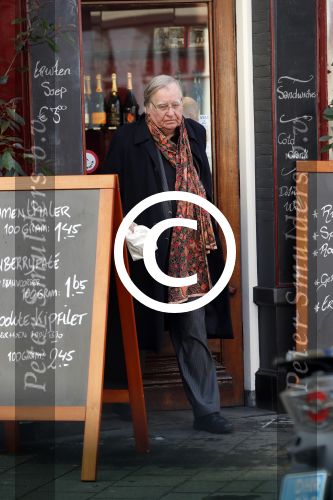 Amsterdam 13 februari 2017 
Huub Oosterhuis doet boodschappen