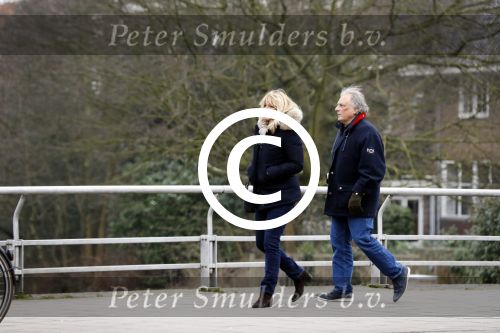 Amsterdam 9 februari 2017
Jan en Babette Cremer op straat in amsterdam zuid