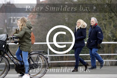 Amsterdam 9 februari 2017
Jan en Babette Cremer op straat in amsterdam zuid