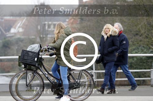 Amsterdam 9 februari 2017
Jan en Babette Cremer op straat in amsterdam zuid