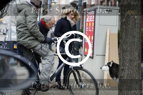 Amsterdam 9 februari 2017
Jan en Babette Cremer op straat in amsterdam zuid