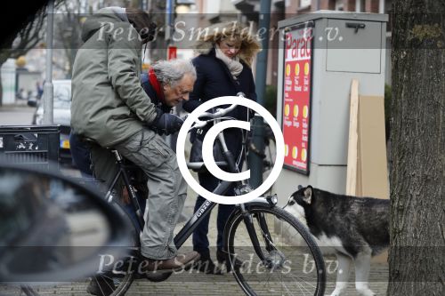 Amsterdam 9 februari 2017
Jan en Babette Cremer op straat in amsterdam zuid