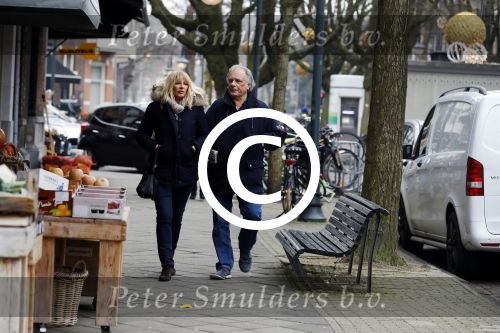 Amsterdam 9 februari 2017
Jan en Babette Cremer op straat in amsterdam zuid