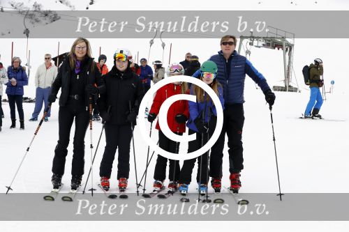 Lech 27 februari 2017
Fotouurtje van de koninklijke familie in Oberlech. Dit jaar waren alleen Koning Willem Alexander Koningin Maxima en de prinsesjes Amalia Ariane en Alexia aanwezig.
