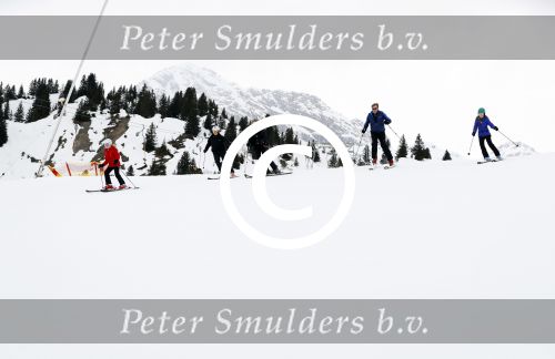 Lech 27 februari 2017
Fotouurtje van de koninklijke familie in Oberlech. Dit jaar waren alleen Koning Willem Alexander Koningin Maxima en de prinsesjes Amalia Ariane en Alexia aanwezig.