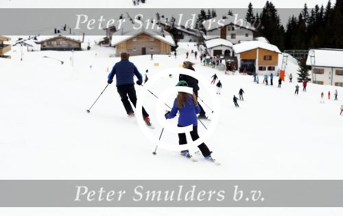 Lech 27 februari 2017
Fotouurtje van de koninklijke familie in Oberlech. Dit jaar waren alleen Koning Willem Alexander Koningin Maxima en de prinsesjes Amalia Ariane en Alexia aanwezig.