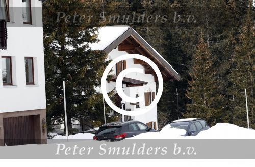 Lech zurs 26 februari 2017
Diverse plekken waar de koninklijke familie regelmatig komt / kwam of verblijft. In dit Chalet met beveiligingscamera\'s verblijven Koning Willem Alexnder Koningin Maxima en hun kinderen