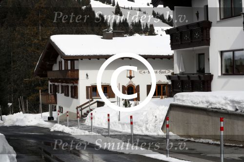 Lech zurs 26 februari 2017
Diverse plekken waar de koninklijke familie regelmatig komt / kwam of verblijft. In dit Chalet met beveiligingscamera\'s verblijven Koning Willem Alexnder Koningin Maxima en hun kinderen