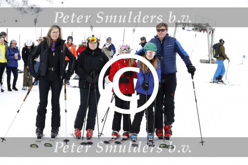 Lech 27 februari 2017
Fotouurtje van de koninklijke familie in Oberlech. Dit jaar waren alleen Koning Willem Alexander Koningin Maxima en de prinsesjes Amalia Ariane en Alexia aanwezig.
