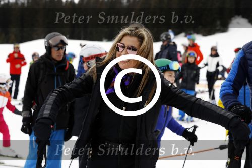 Lech 27 februari 2017
Fotouurtje van de koninklijke familie in Oberlech. Dit jaar waren alleen Koning Willem Alexander Koningin Maxima en de prinsesjes Amalia Ariane en Alexia aanwezig.