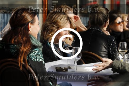 Amsterdam 15 februari 2017
Leontine Borsato op terras met vriendinnen.