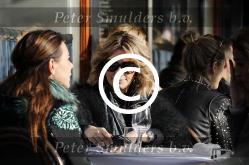Amsterdam 15 februari 2017
Leontine Borsato op terras met vriendinnen.