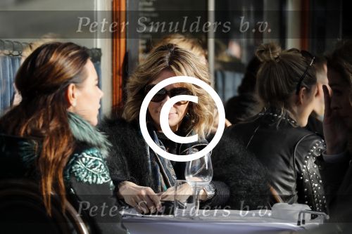 Amsterdam 15 februari 2017
Leontine Borsato op terras met vriendinnen.