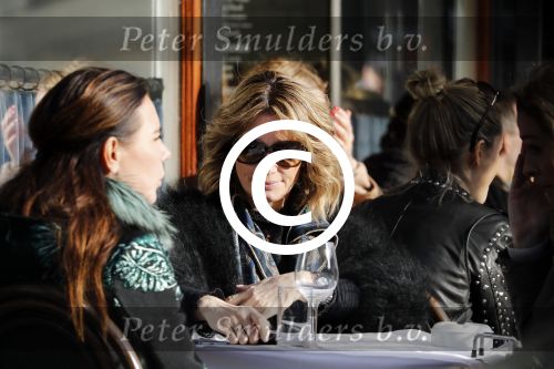 Amsterdam 15 februari 2017
Leontine Borsato op terras met vriendinnen.