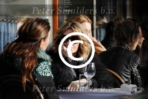 Amsterdam 15 februari 2017
Leontine Borsato op terras met vriendinnen.