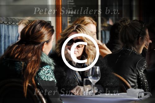 Amsterdam 15 februari 2017
Leontine Borsato op terras met vriendinnen.