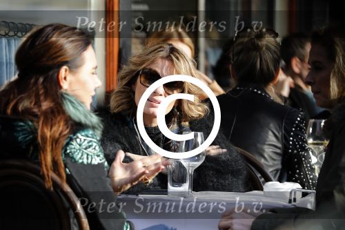 Amsterdam 15 februari 2017
Leontine Borsato op terras met vriendinnen.